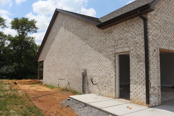 Property Photo: 718 Southern Pine Trl TN 37043