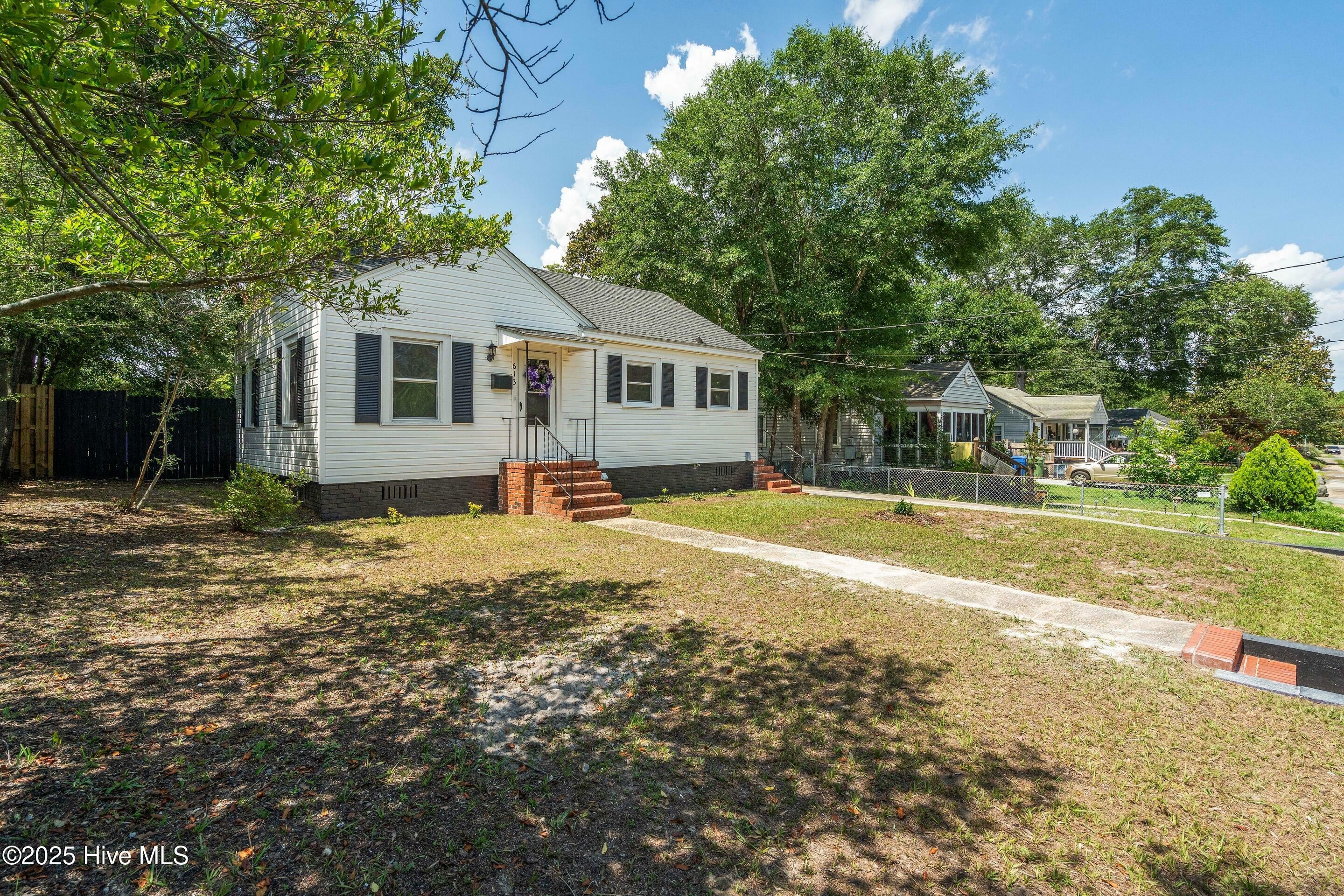 Property Photo: 613 Morningside Drive NC 28401