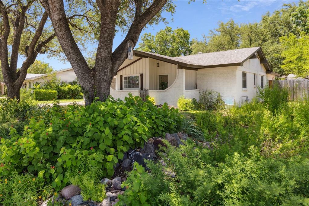Property Photo: 4632 Ivanhoe Drive TX 76132