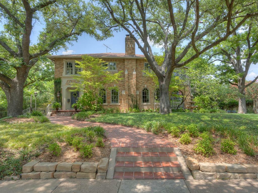 Property Photo: 2401 Stadium Drive TX 76109