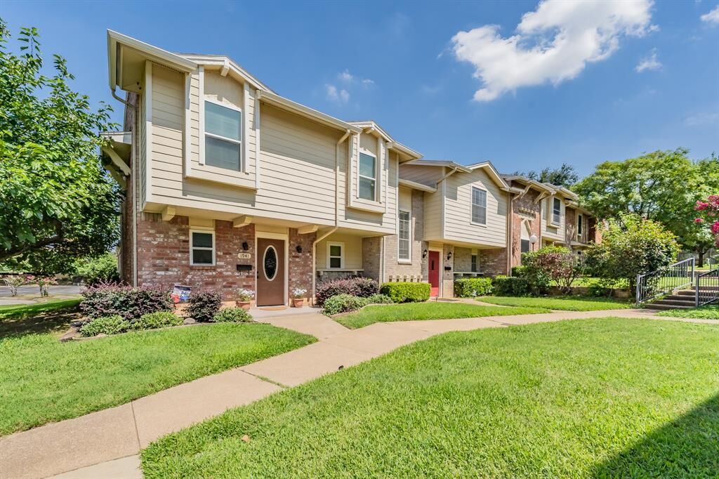 Property Photo:  1941 Shorewood Drive  TX 76051