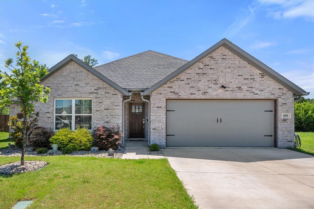 Property Photo: 101 Paytons Way TX 75110