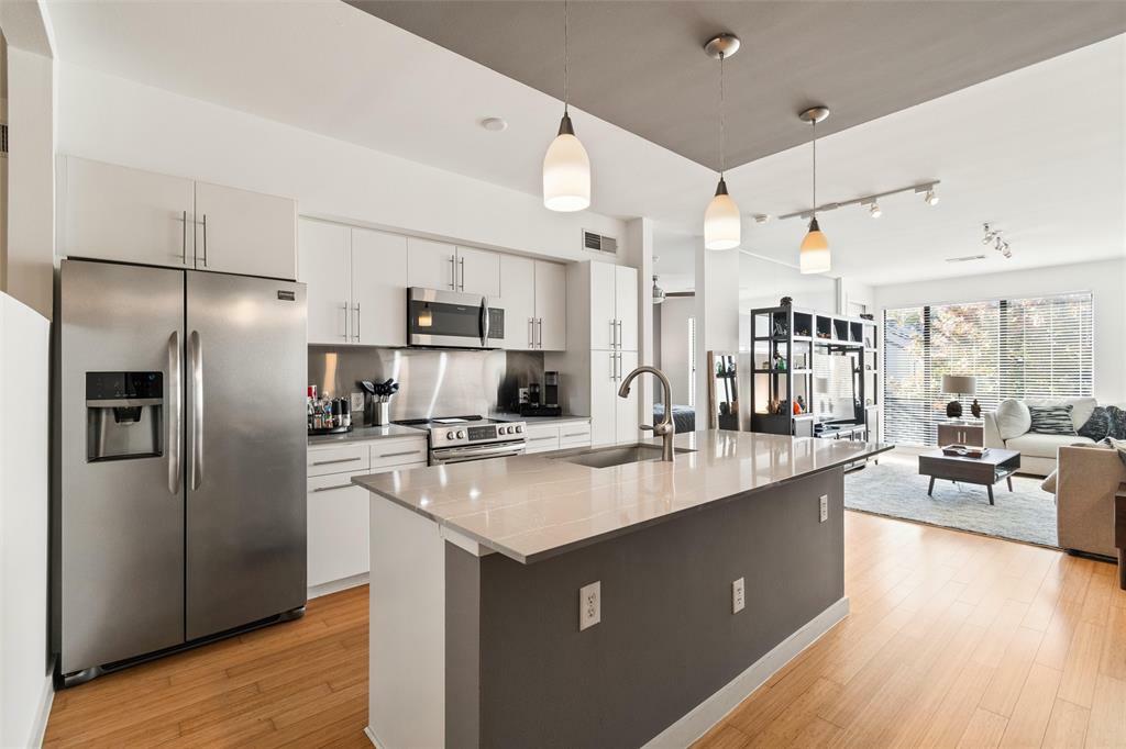 Property Photo: 4040 N Hall Street 109 TX 75219