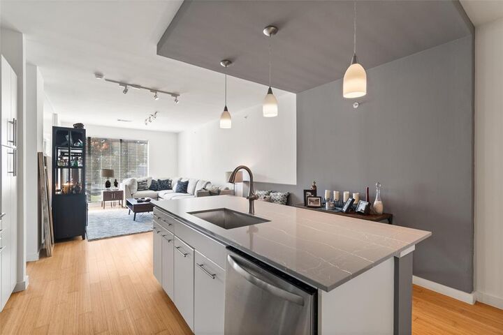 Property Photo: 4040 N Hall Street 109 TX 75219