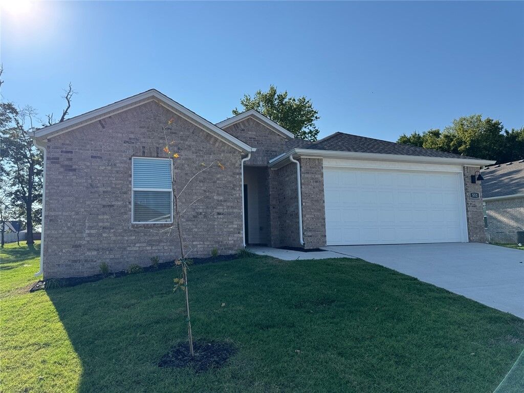 Property Photo:  551 Arizona Street  AR 72730 