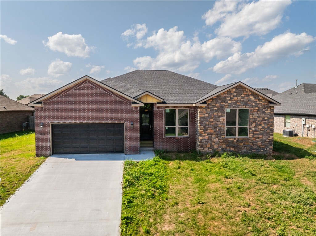 Property Photo: 1013 Glass Street AR 72718