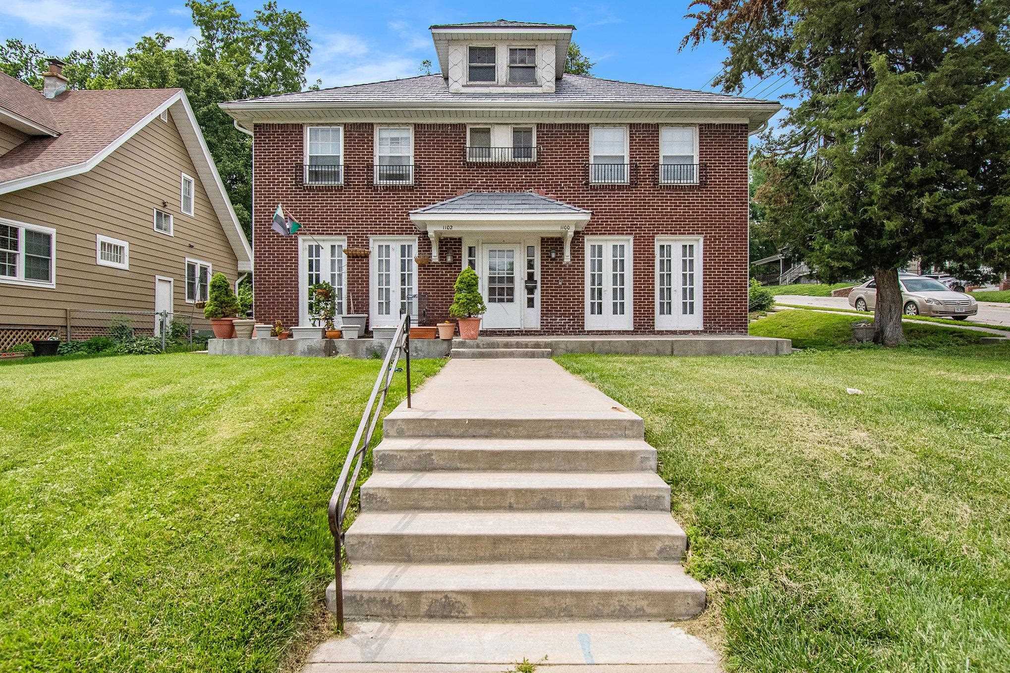 Property Photo: 1100/1102 S 35 Avenue NE 68105