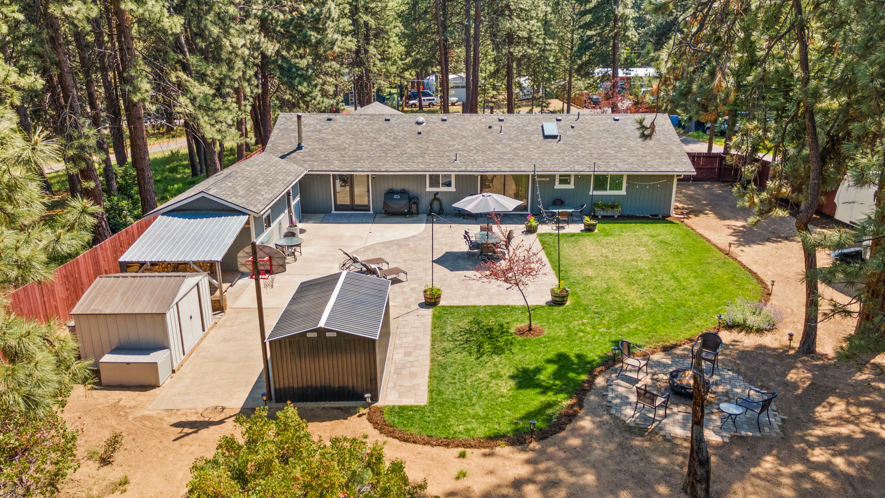 Property Photo: 19096 Baker Road OR 97702