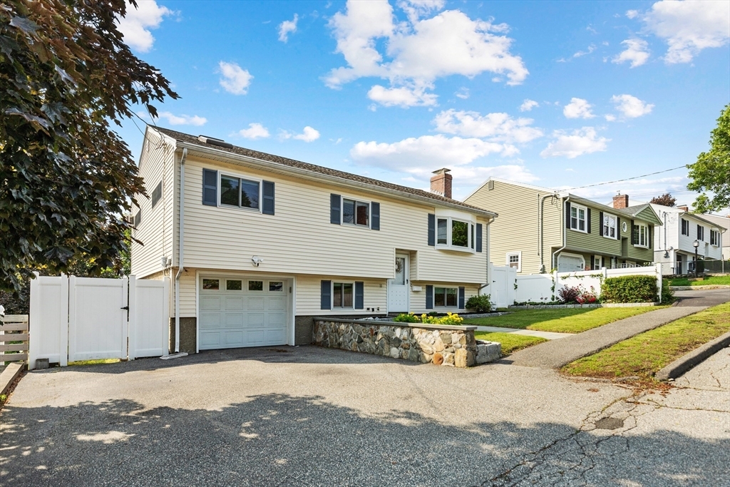 Property Photo:  10 Murdock Dr  MA 01960 