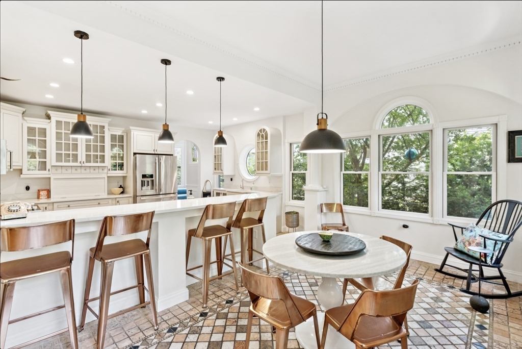 Property Photo: 929 Beacon St MA 02459