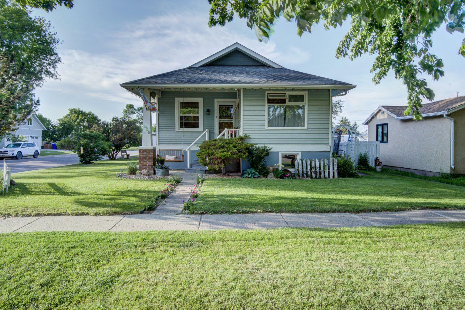 324 51 Avenue W  Claresholm AB T0L 0T0 photo