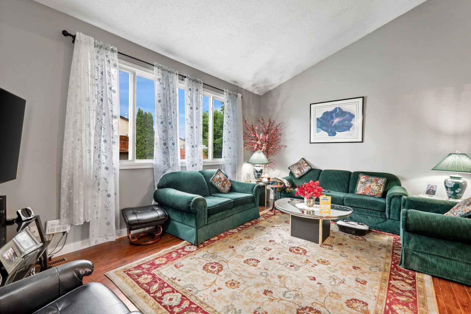 Property Photo:  130 Pinemeadow Road NE  AB T1Y 4N9 