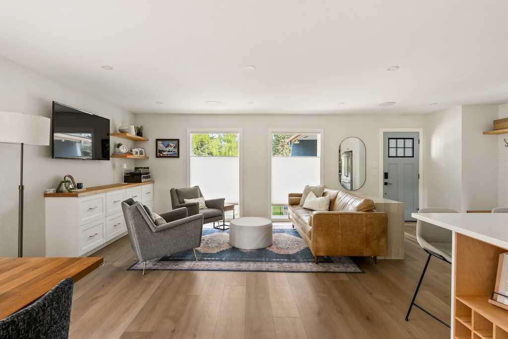Property Photo: 14 Oakview Place SW AB T2V 3Z9