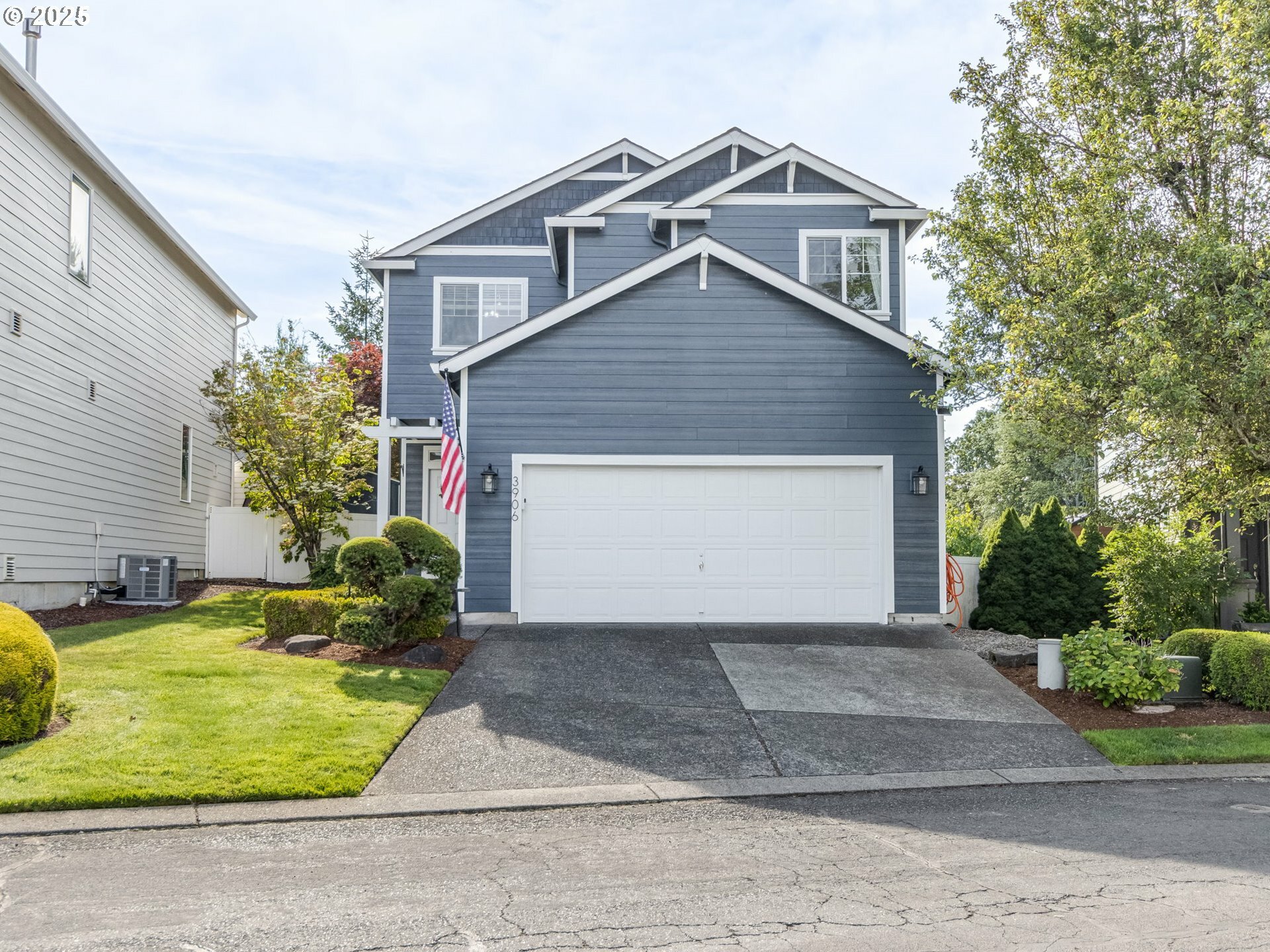 Property Photo: 3906 NW Oakridge Ln WA 98607