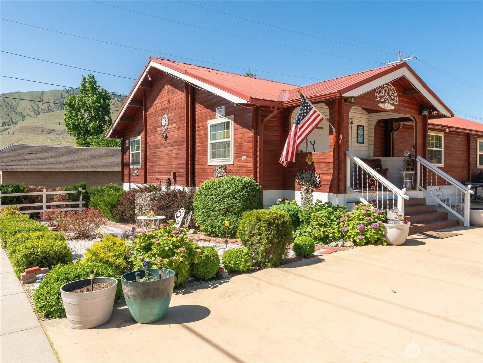 Property Photo: 319 N Sanders Street WA 98816