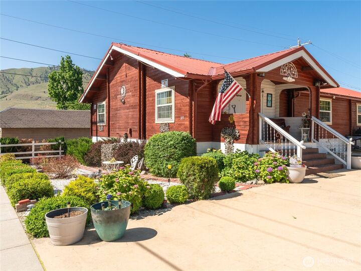 319 N Sanders Street  Chelan WA 98816 photo