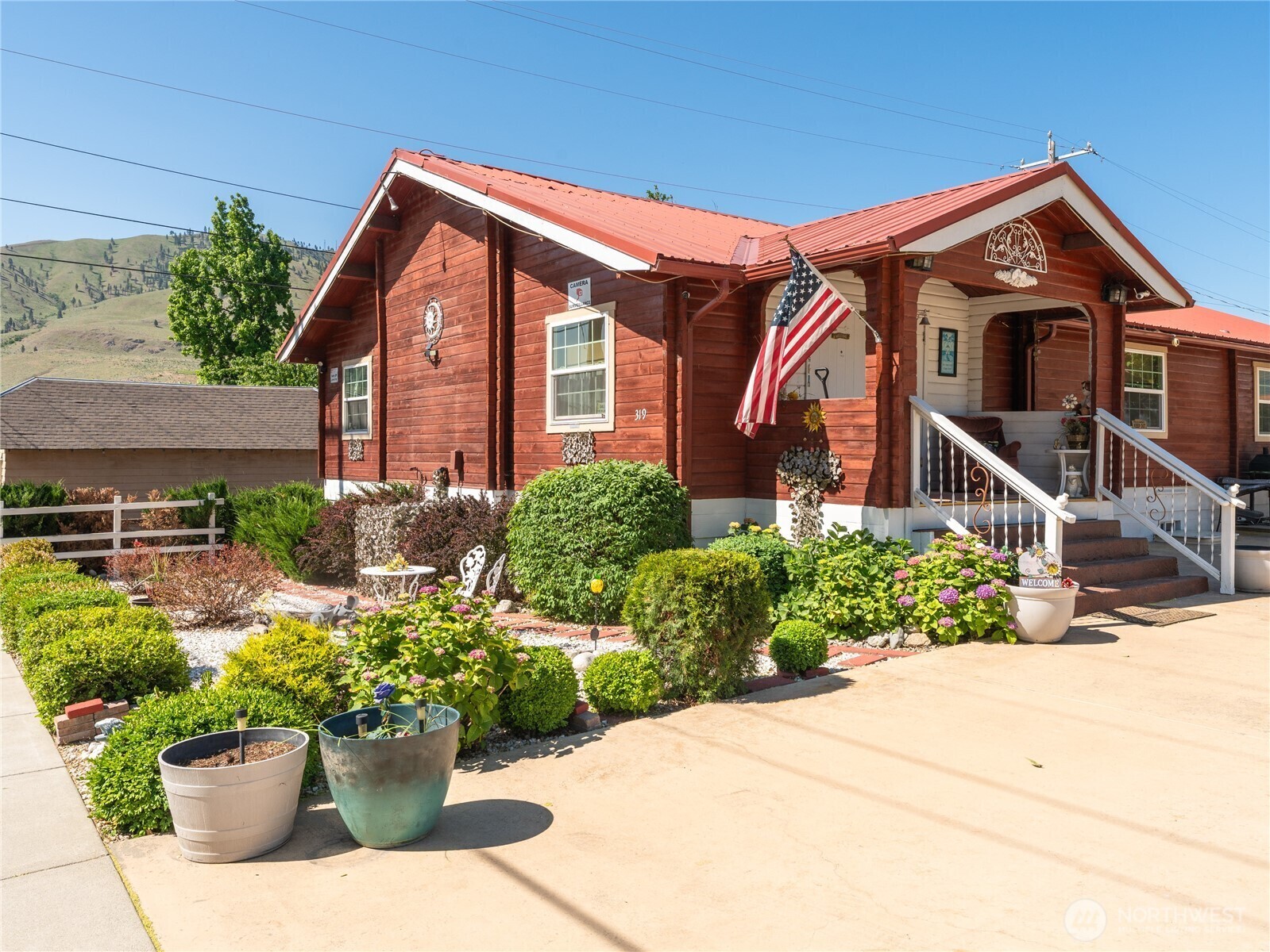 Property Photo:  319 N Sanders Street  WA 98816 