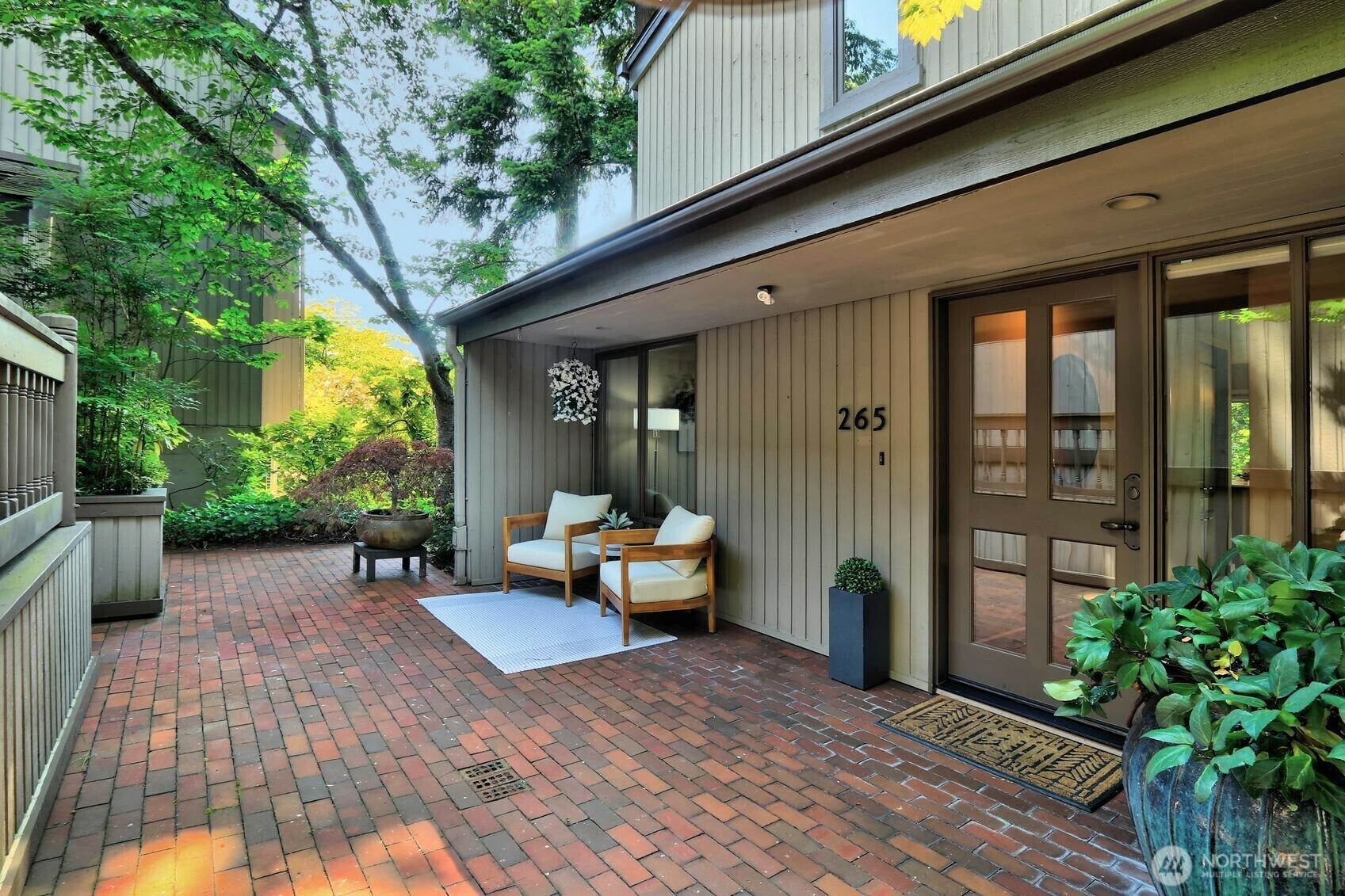 Property Photo: 265 98th Avenue NE WA 98004