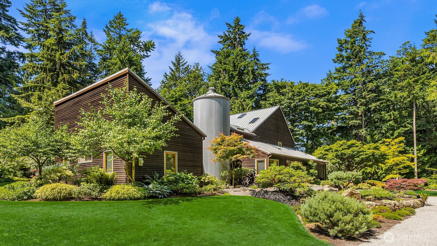 Property Photo: 9000 NE Hidden Cove Road WA 98110