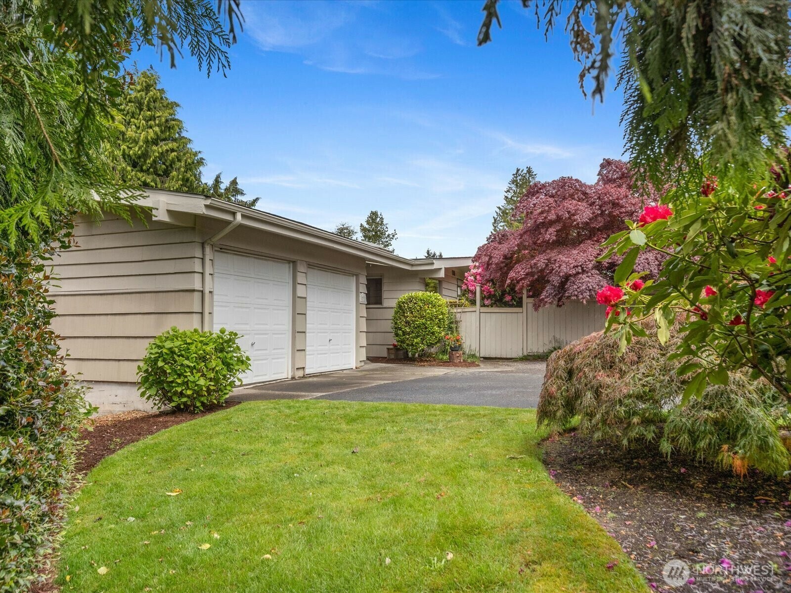 Property Photo: 8711 Bowdoin Way WA 98026