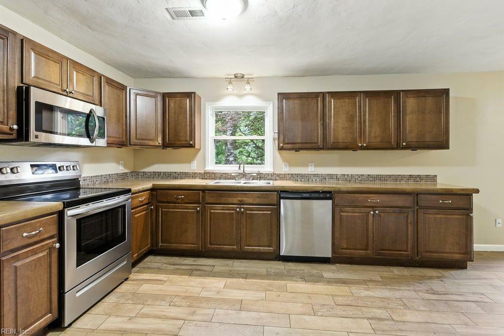 Property Photo: 1027 E Little Back River Rd VA 23669