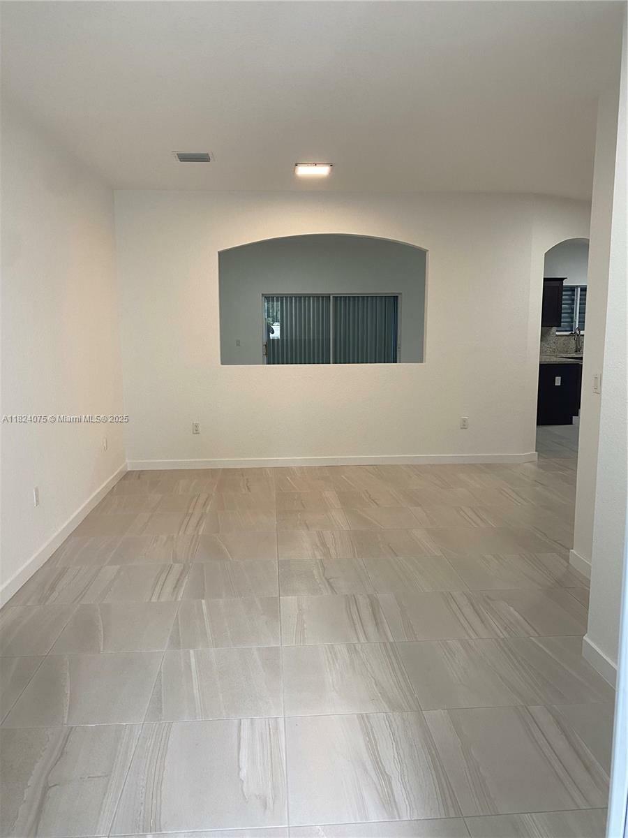 Property Photo: 15400 NE 7th Ave FL 33162