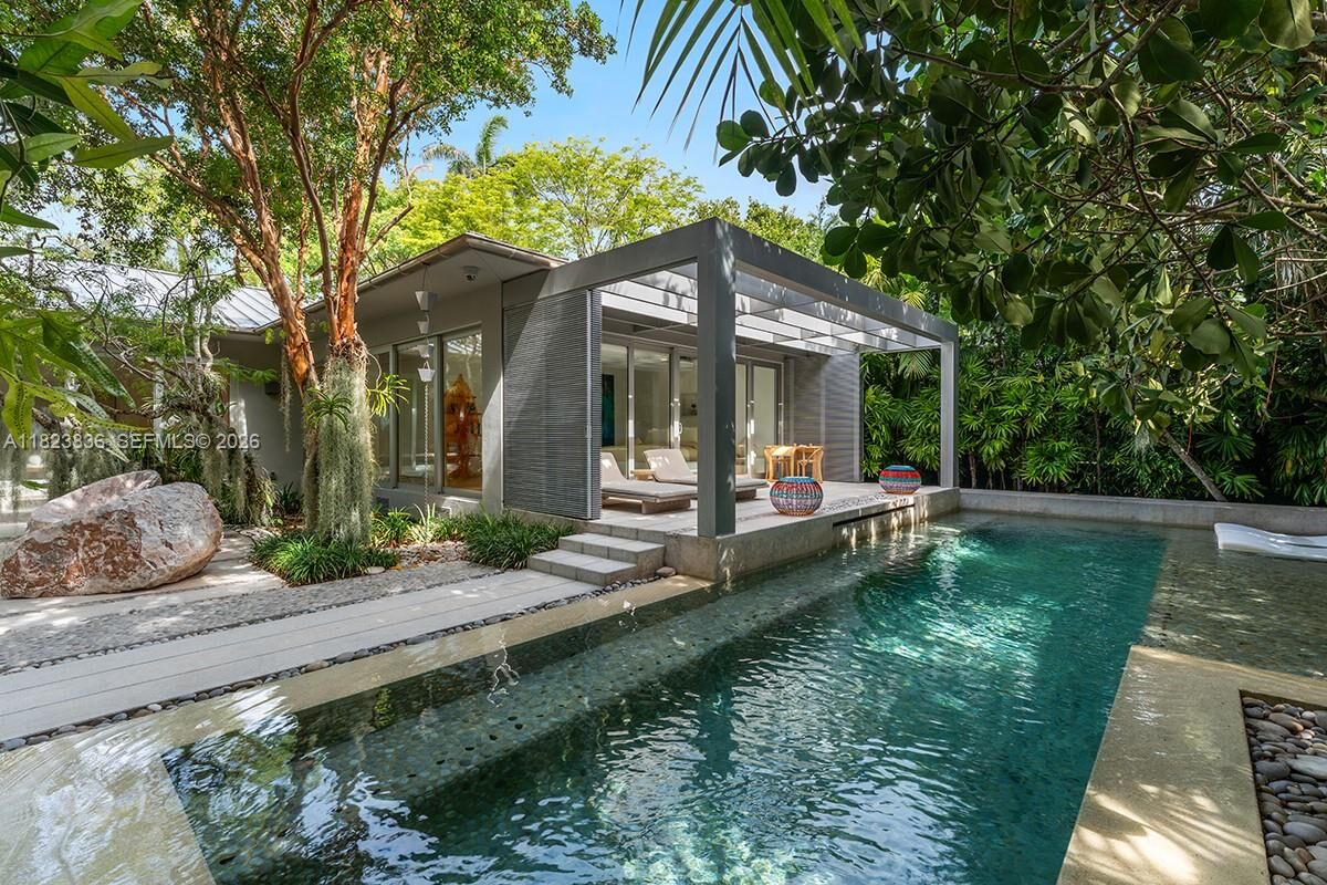 Property Photo:  11 La Gorce Cir  FL 33141 