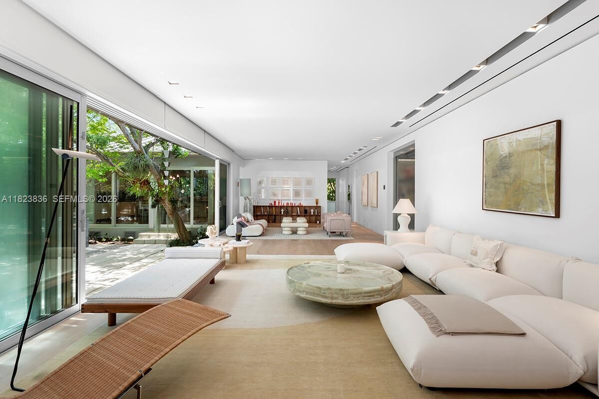 Property Photo:  11 La Gorce Cir  FL 33141 