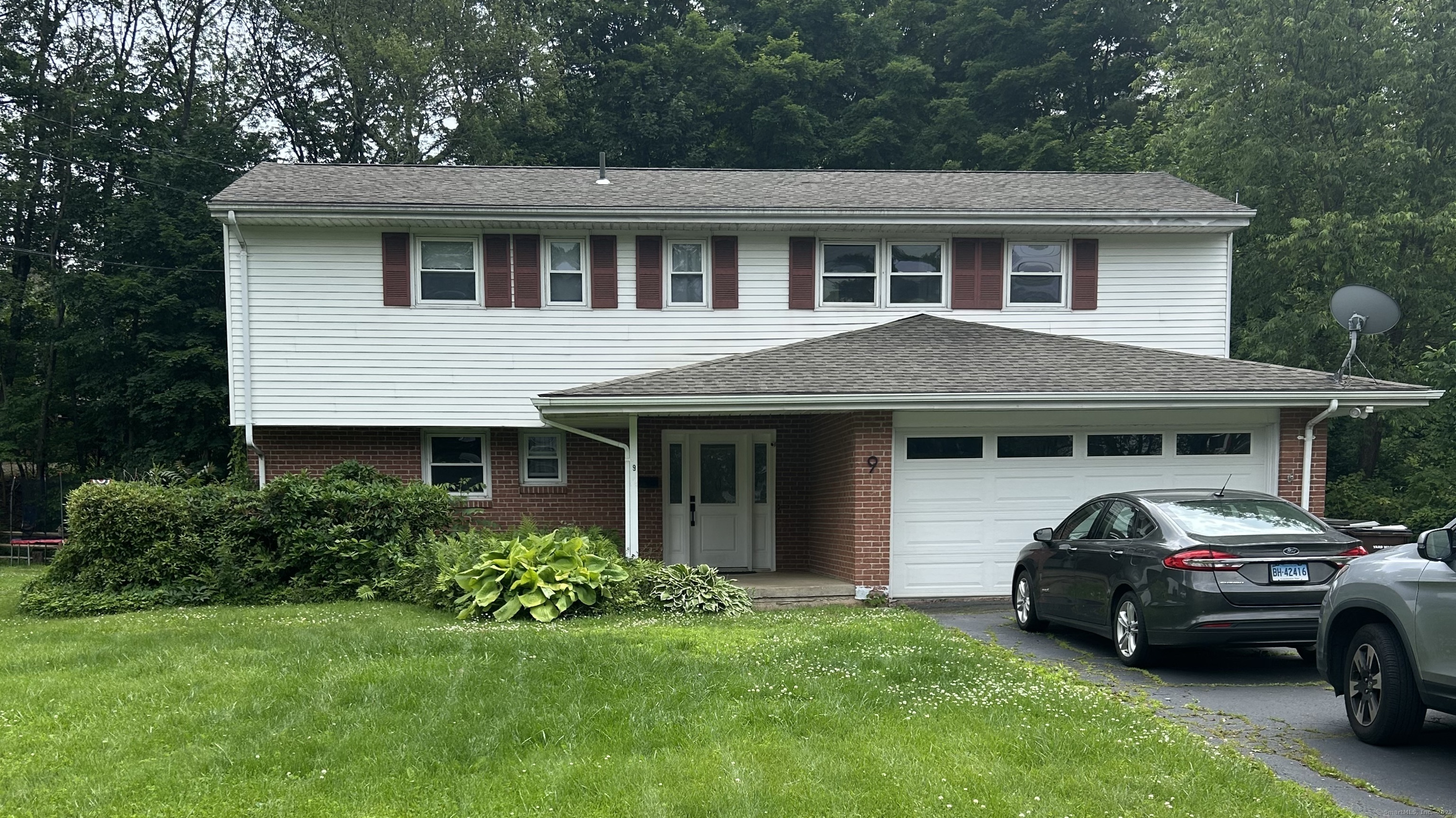 Property Photo:  9 West Maxwell Drive  CT 06107 