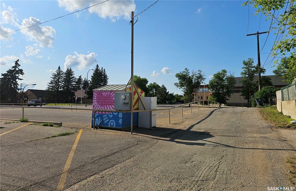 Property Photo: 58 3rd Avenue NE SK S9H 2G2