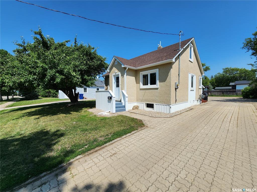 Property Photo: 614 3rd Street SE SK S4H 2E1