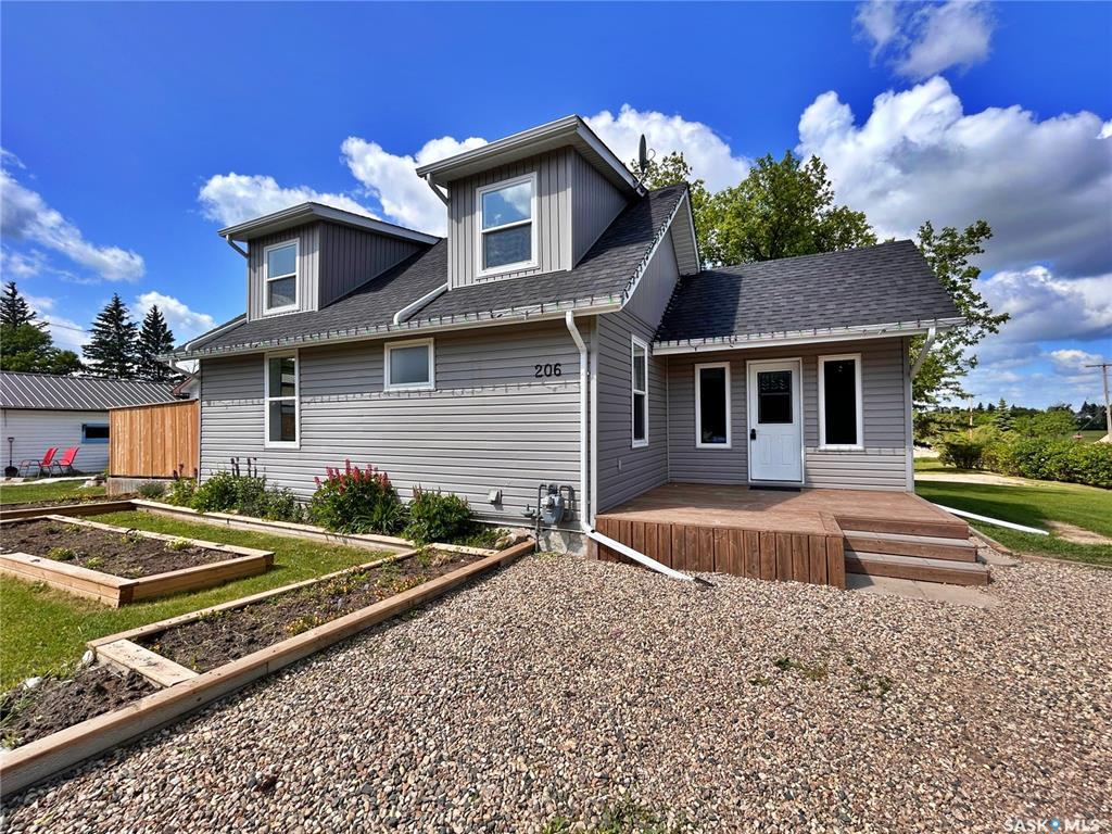 Property Photo:  206 1st Street  SK S0G 5A0 