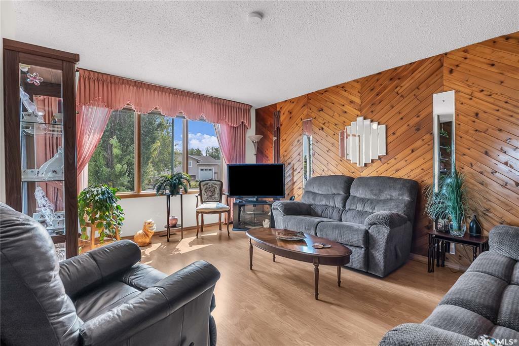 Property Photo:  629 16th Street  SK S0K 2A0 