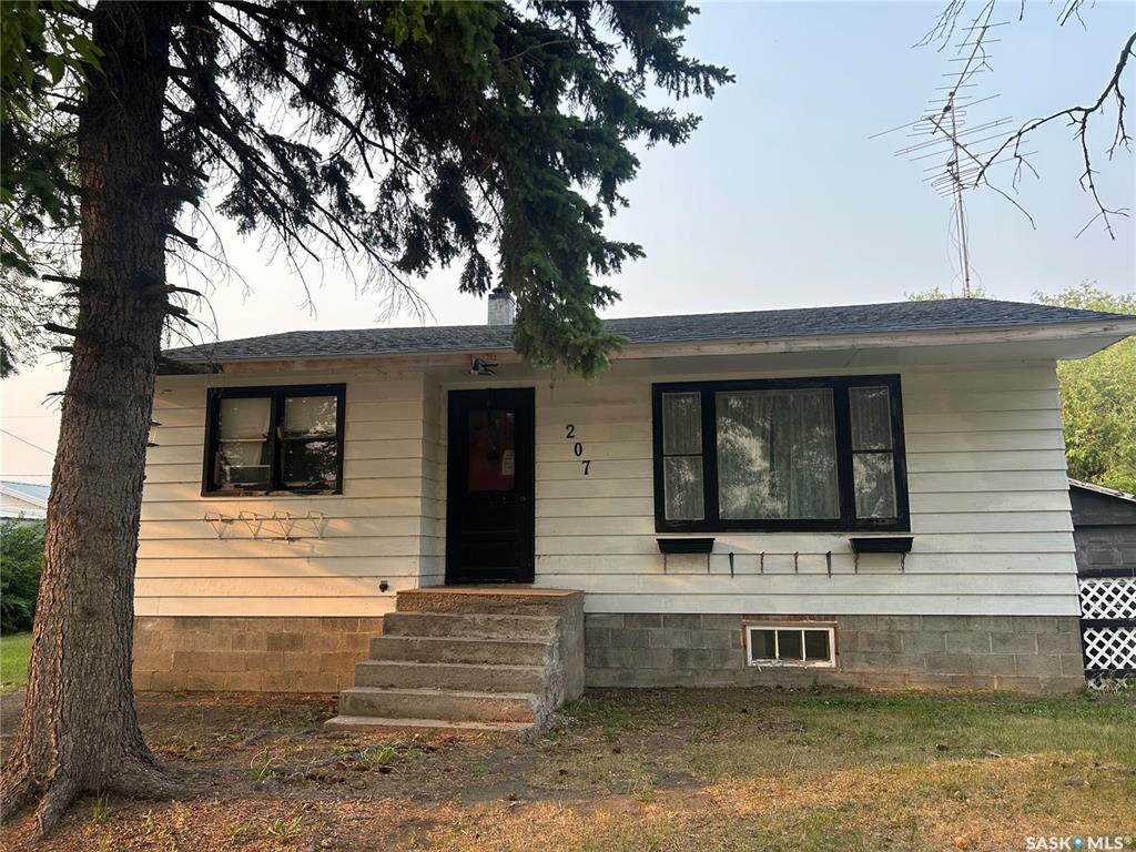 Property Photo: 207 3rd Avenue W SK S0G 3R0