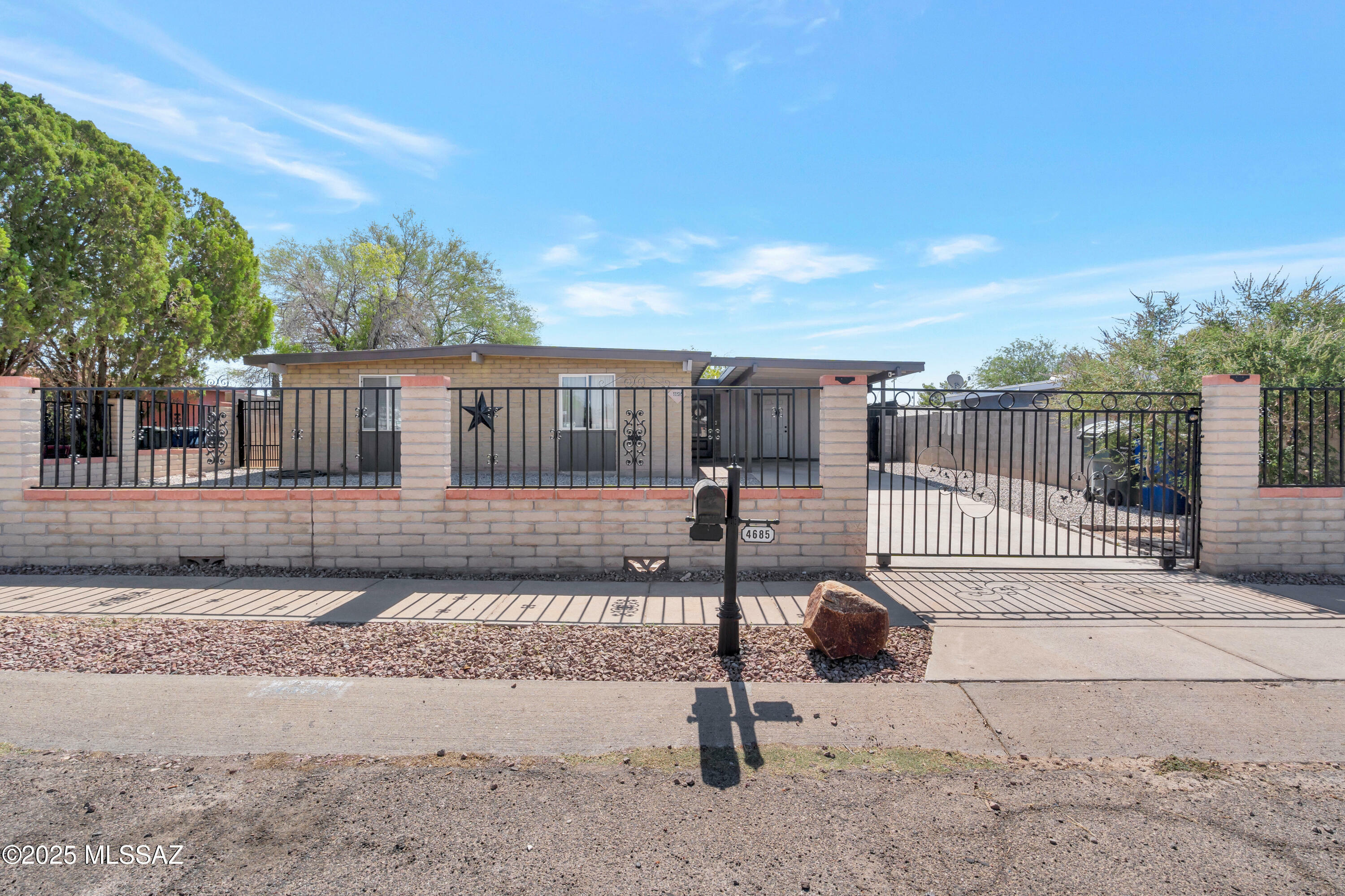 Property Photo: 4685 S Martin Avenue AZ 85714