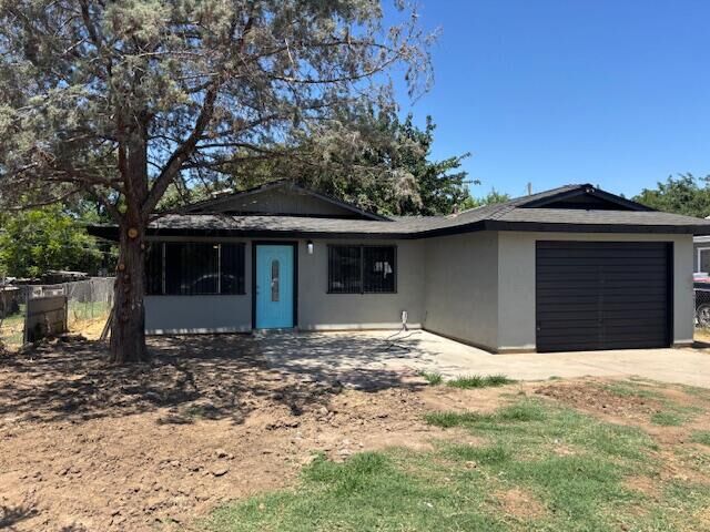 453 N Oakview Avenue  Farmersville CA 93223 photo
