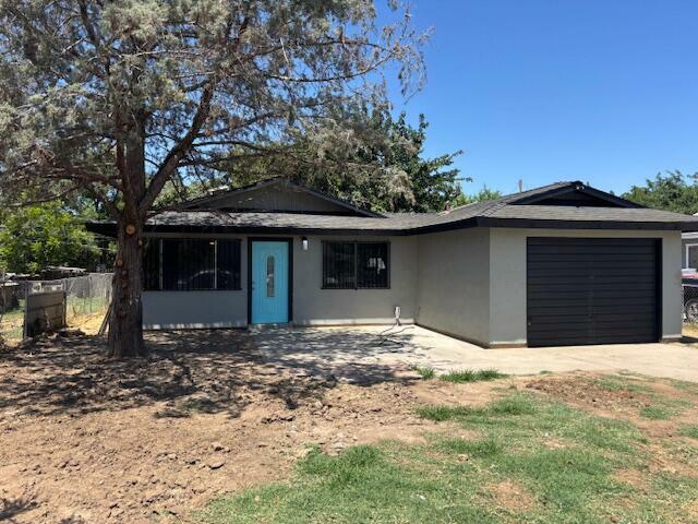 Property Photo: 453 N Oakview Avenue CA 93223