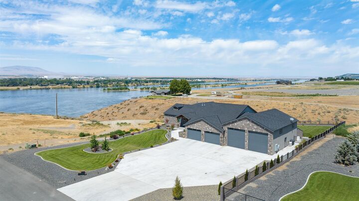 Property Photo:  164 Charolais Trail  WA 99301 