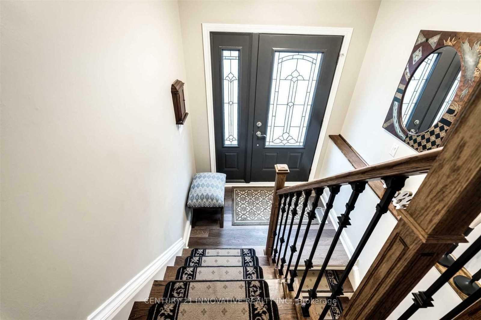 Photo de la propriété: 586 Chamberlain Road ON L7L 2V5