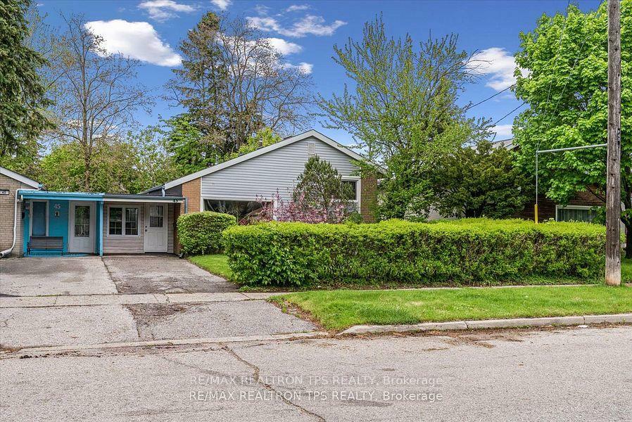 Property Photo: 43 Gondola Crescent ON M1G 2J2