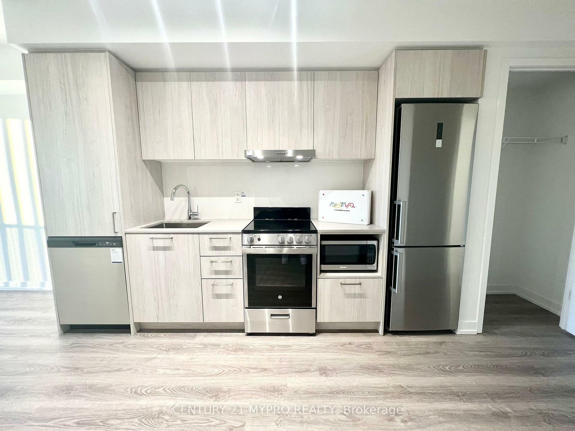 Photo de la propriété: 195 Commerce Street 907 ON L4K 0P9
