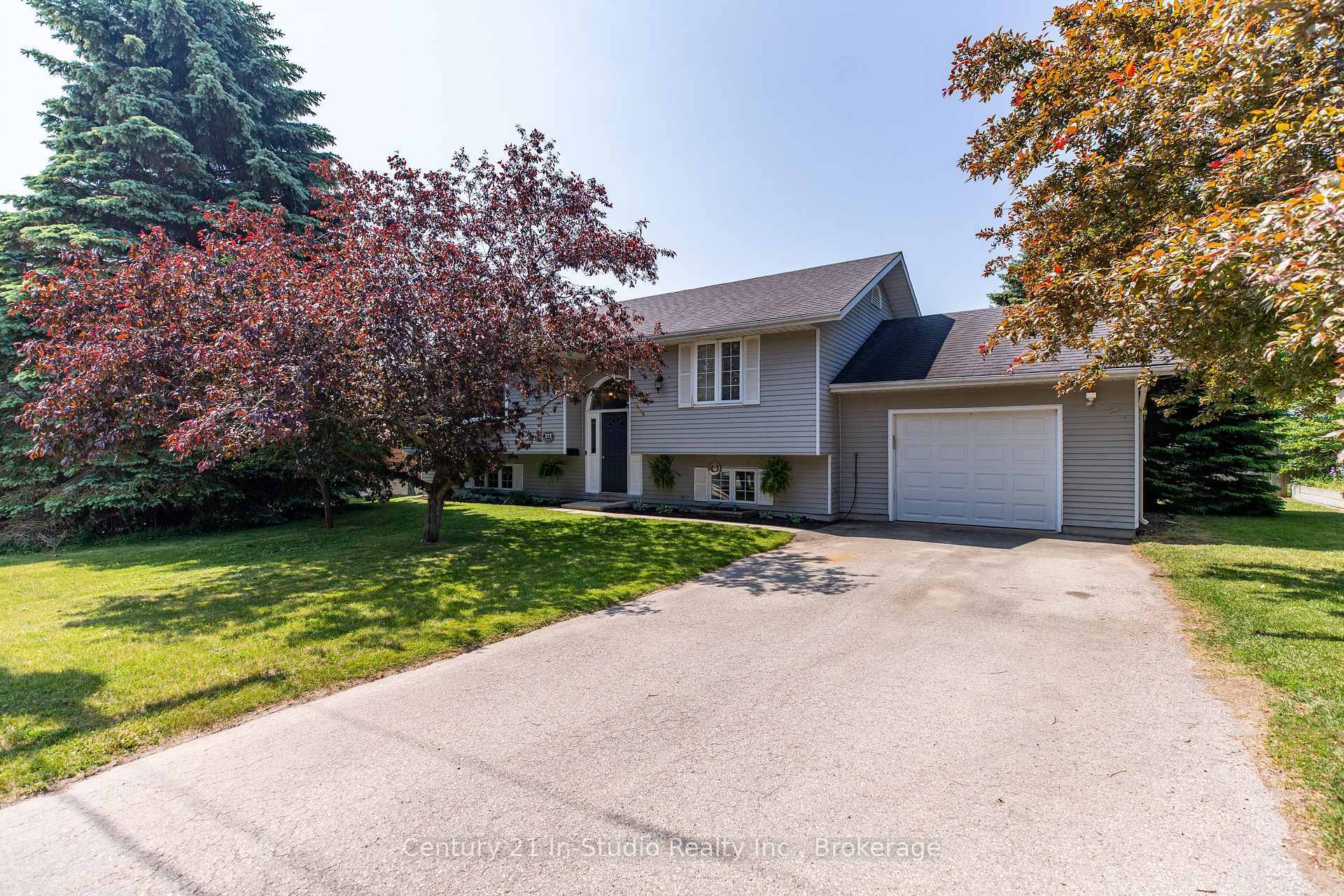 Property Photo: 372 St Albert Street ON N2Z 2V3