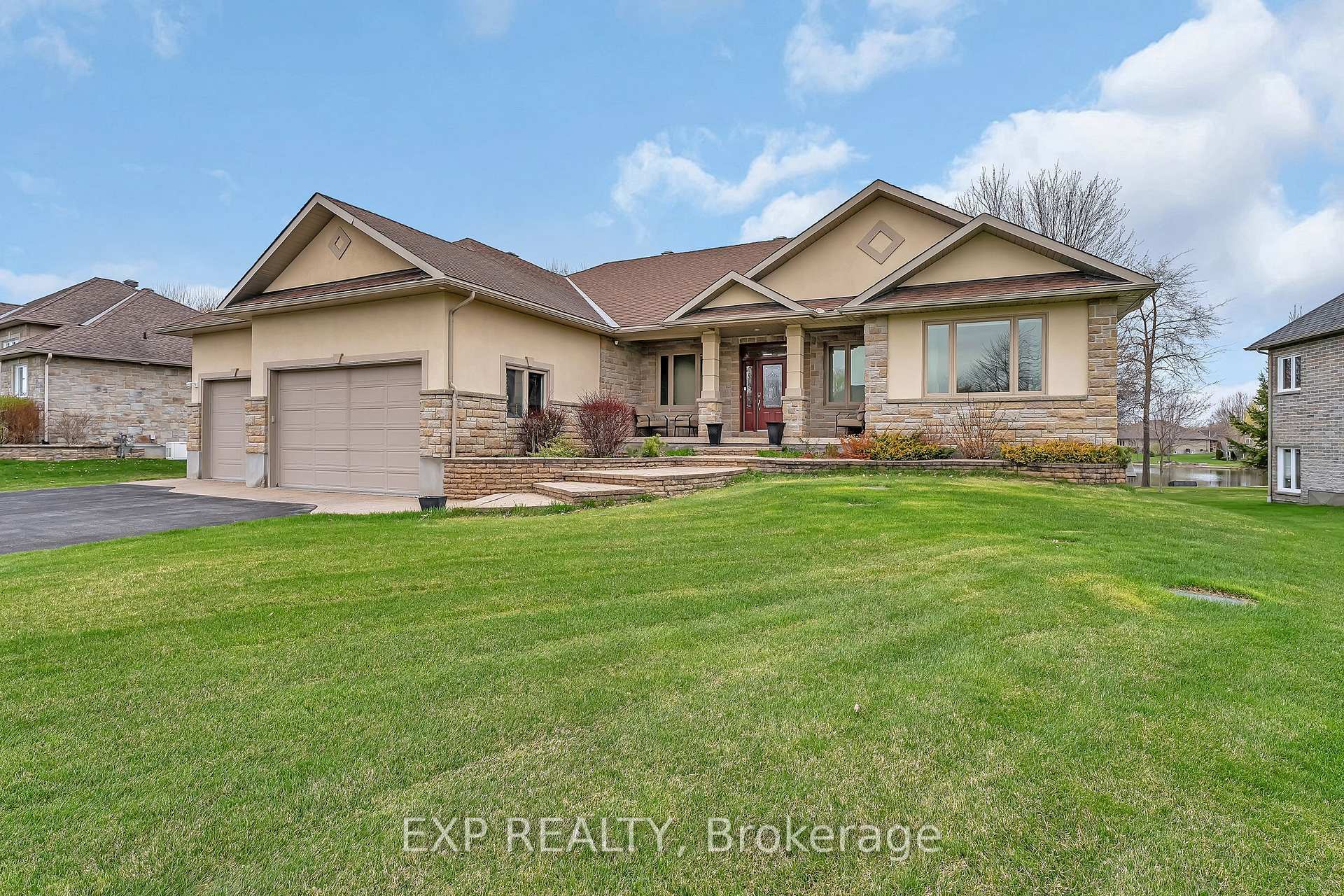 Property Photo: 6703 Suncrest Drive ON K4P 0B4
