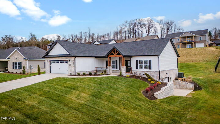 Property Photo:  920 Daybreak Crest  TN 37659 