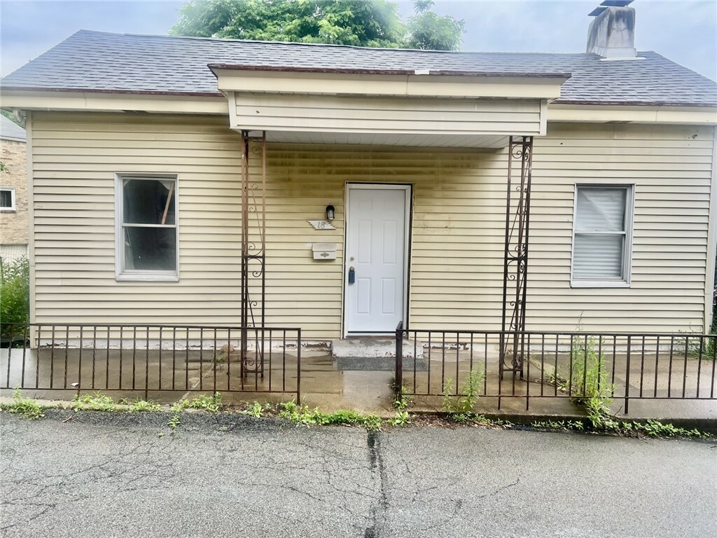 Property Photo: 18 Windfall Way PA 15227