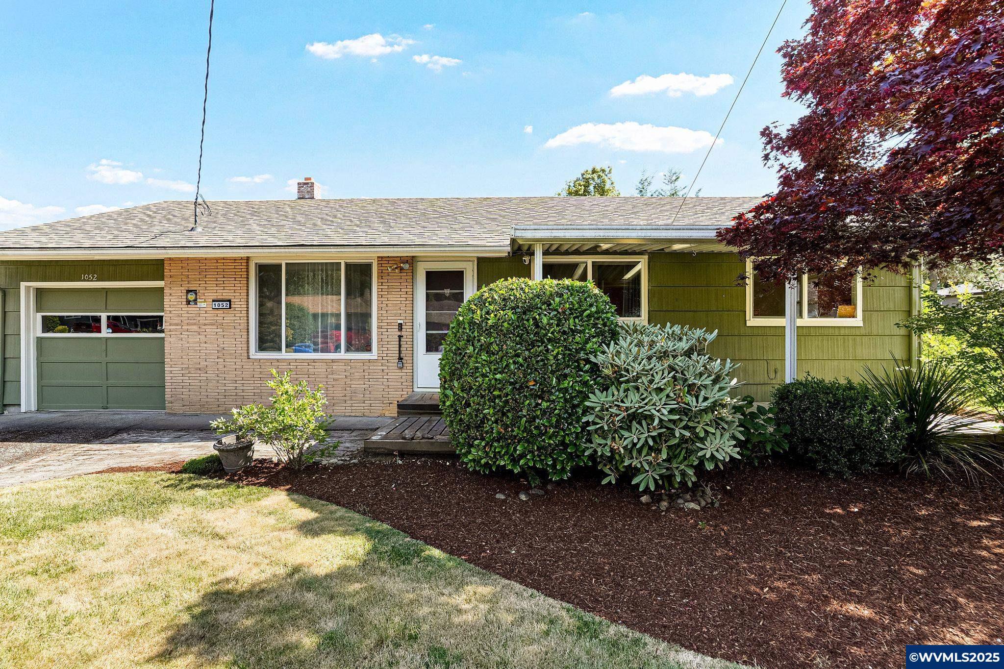 Property Photo:  1052 Shamrock Dr SE  OR 97302 