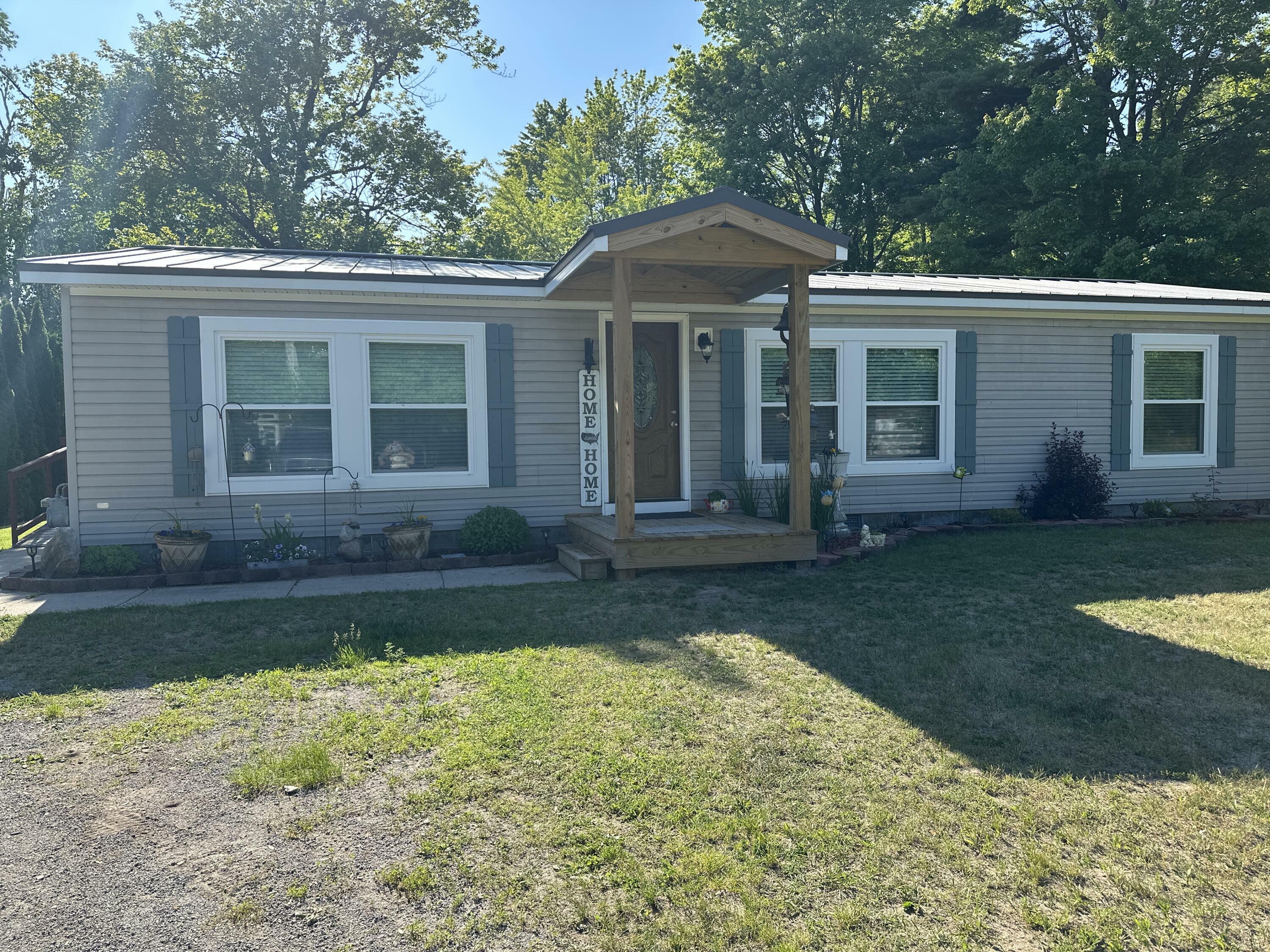Property Photo: 1632 Lakeview Drive MI 49707