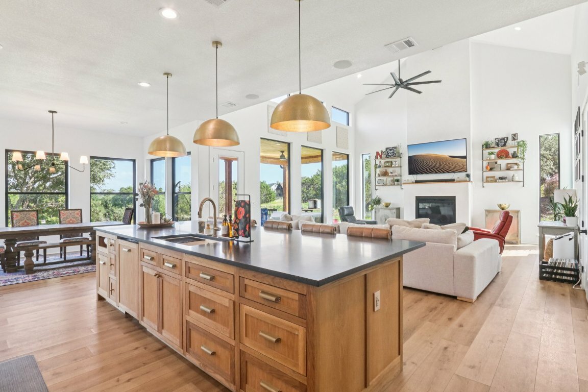 Property Photo: 432 Buffalo Trail TX 78642