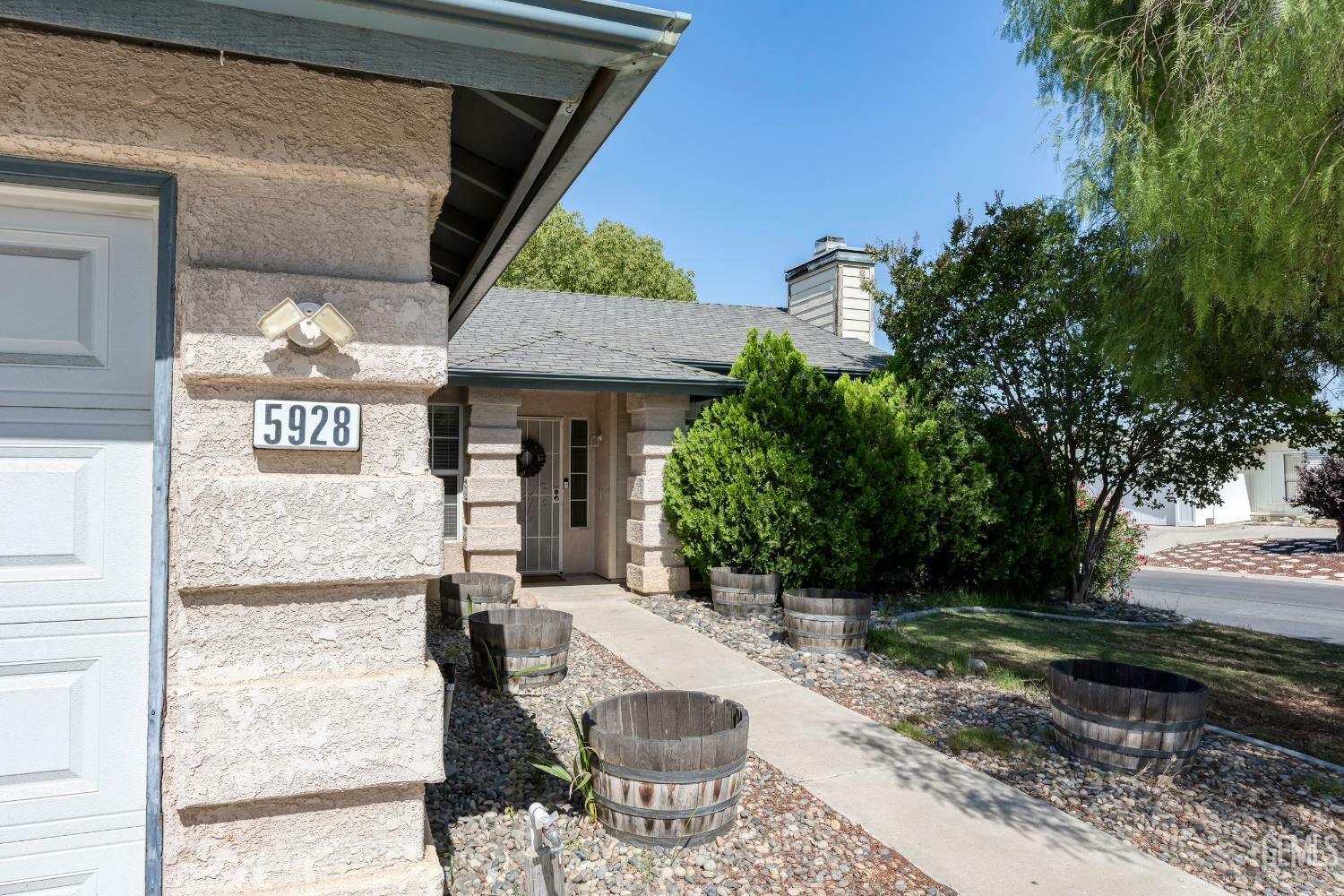 Property Photo: 5928 Dyce Way CA 93306