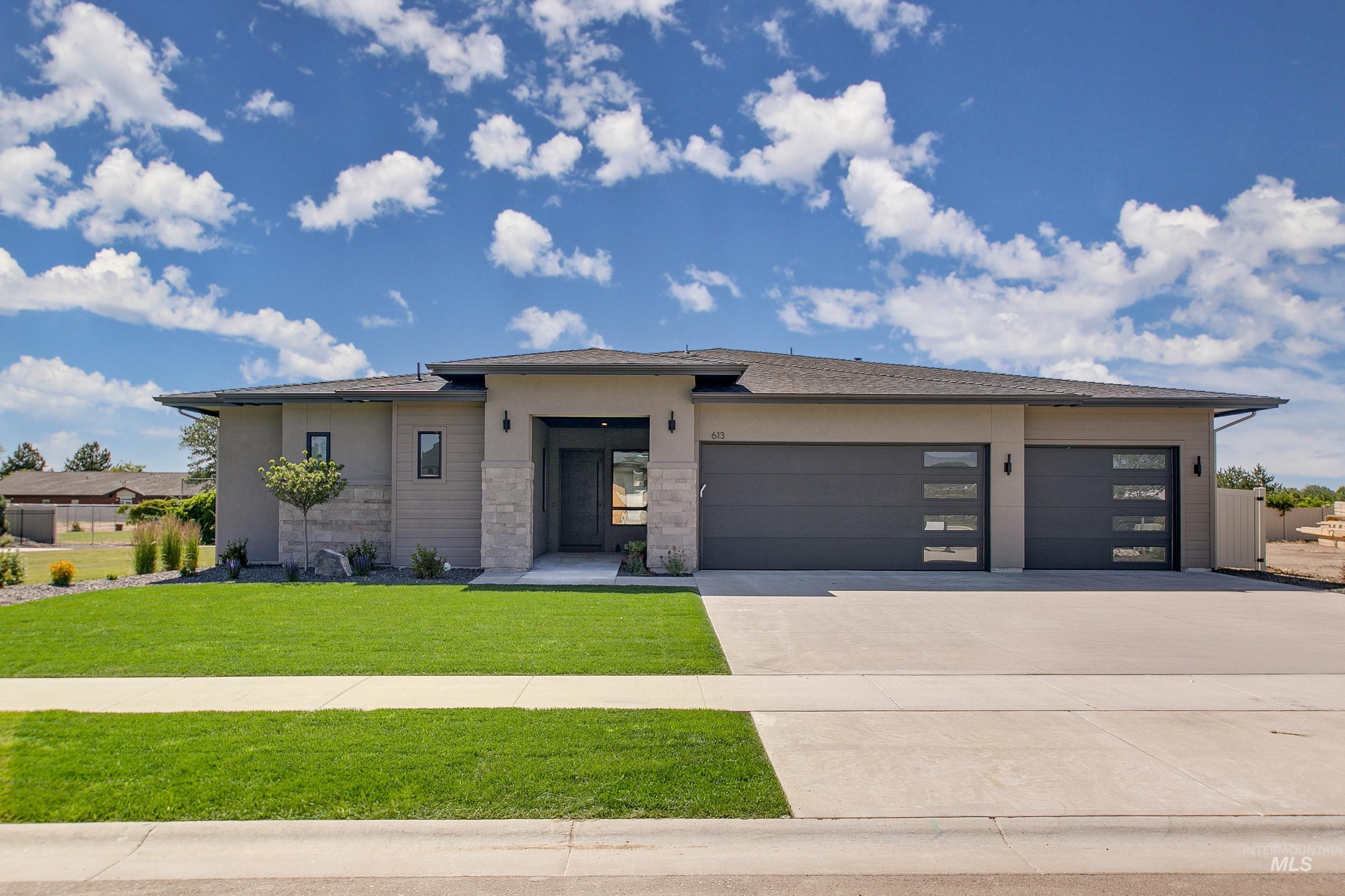 Property Photo: 613 N Creekwater Ave ID 83616